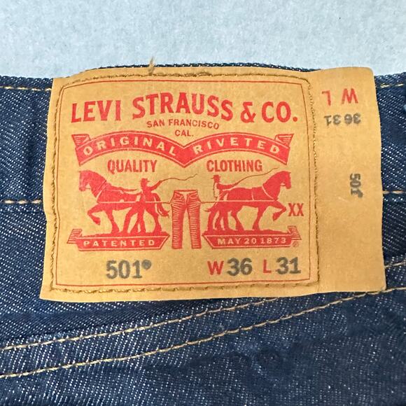Levi 501 Original Fit Dark Wash Denim Jeans Button Fly 100% Cotton Mens 36x31 - Picture 2 of 9